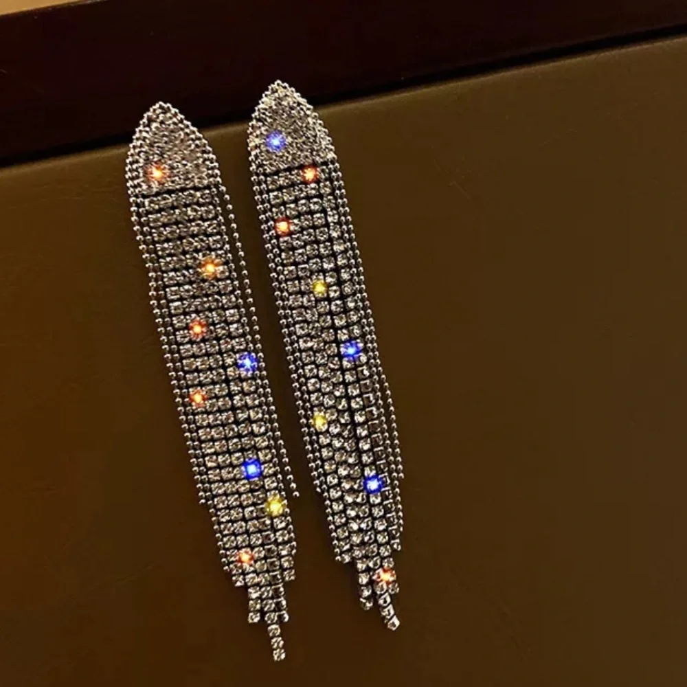 White plated shiny statement earrings - Picture 4 of 5